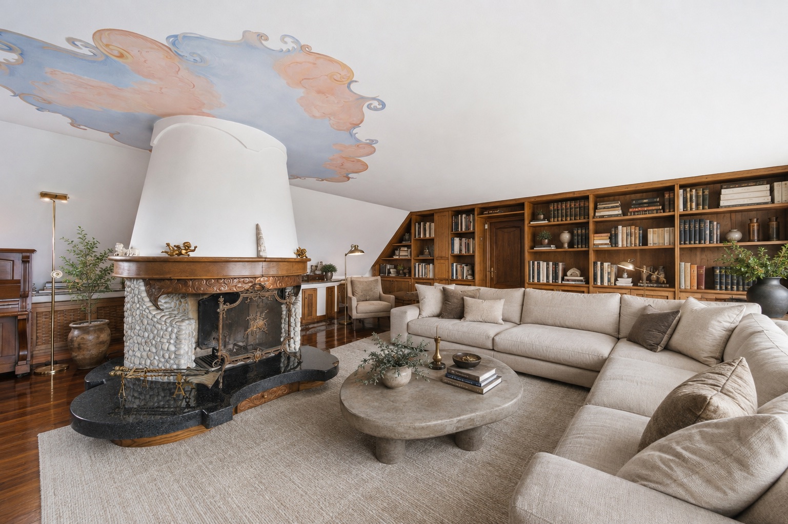 Restyling della mansarda con camino, libreria e soffitto affrescato — Attico Busto Arsizio